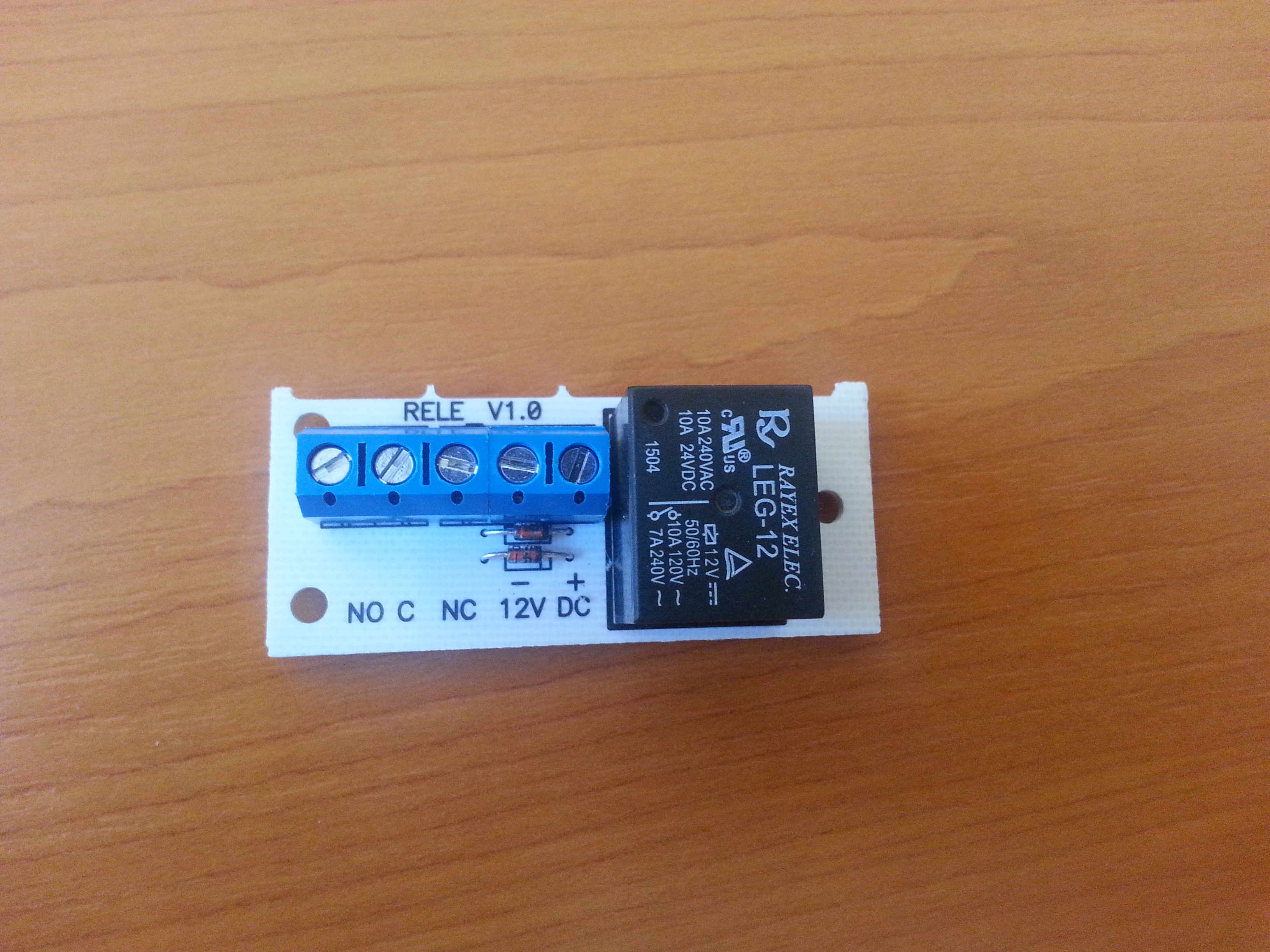 Relépanel védődiódával / 12V DC, 1 morzés